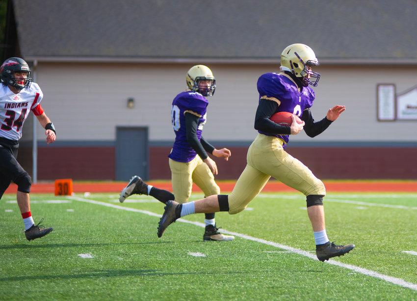 Onalaska quarterback Danny Dalsted breaks free for a 54-yard touchdown in the third quarter of a game against Toledo Saturday.