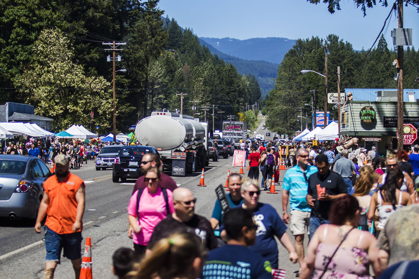 Visitors fill the side streets around vendors at the flea market on Memorial Day Weekend 2018 in downtown Packwood.