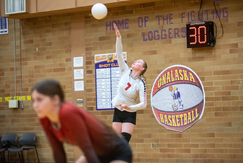 Mossyrock&rsquo;s Paige Houghtelling (7) serves to Onalaska on Saturday.