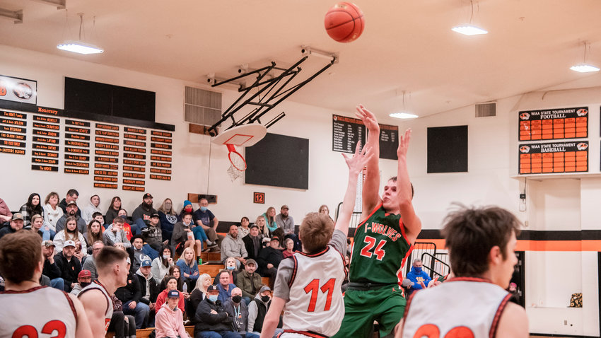 MWP&rsquo;s Carter Dantinne (24) puts up a shot during a game against the Tigers in Napavine Tuesday night.