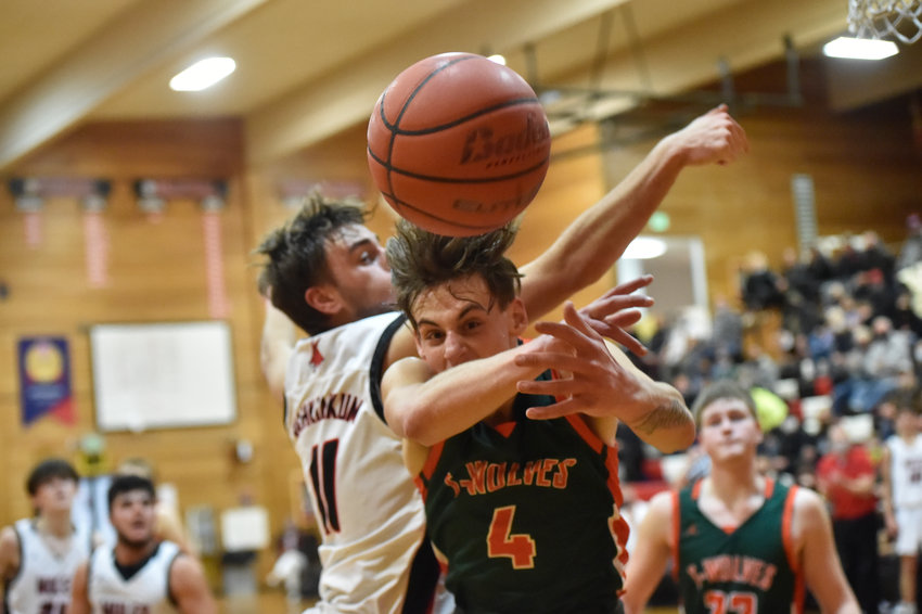 Morton-White Pass' Leytan Collette (4) battles for a rebound with a Wahkiakum player on Thursday.