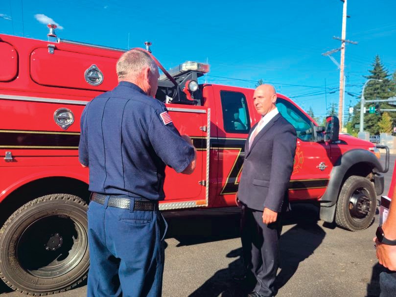 Rep. Peter Abbarno talks with Lewis County Fire District 5 Fire Chief Dan Mahoney.