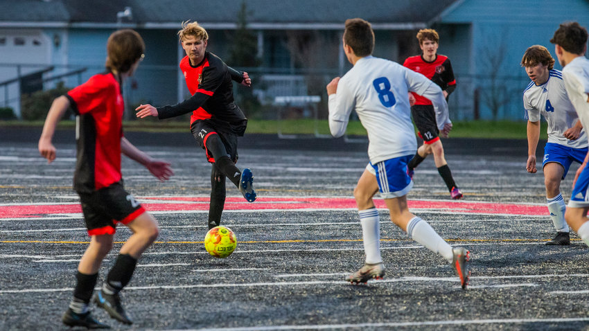 Tenino&rsquo;s Max Craig (21) makes a pass during a game Wednesday evening.