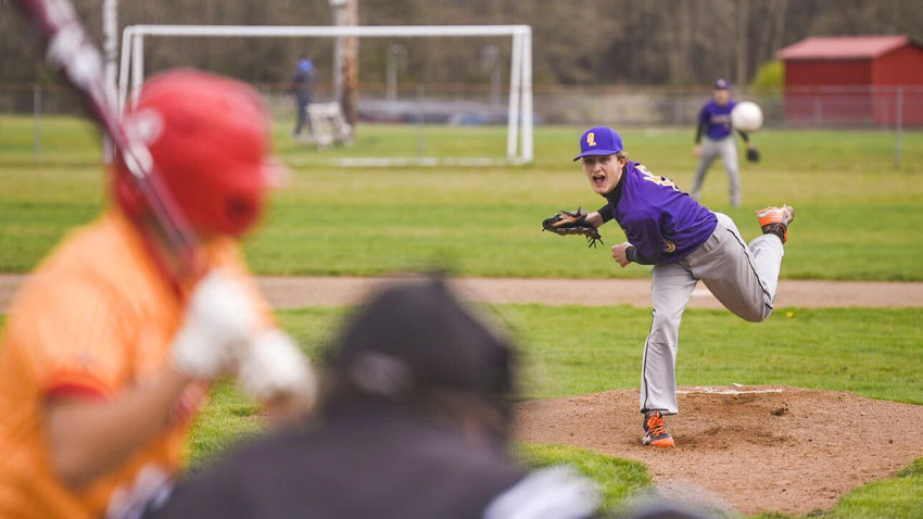 Onalaska's Lethon Fitch delivers a pitch to a Winlock batter during a home game on March 31.
