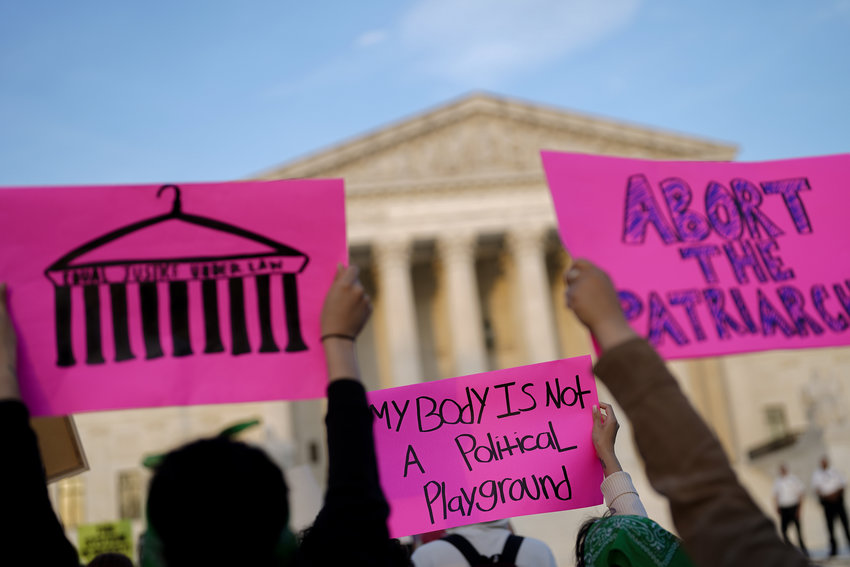 A crowd gathers outside the Supreme Court on May 3, 2022, after a leak of a draft opinion suggests Roe v. Wade will be overturned. (Kent Nishimura/Los Angeles Times/TNS)