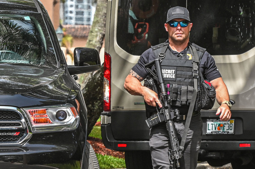 A member of the Secret Service is seen in front of the home of former President Donald Trump at Mar-A-Lago in Palm Beach, Florida, on Tuesday, Aug. 9, 2022. (Giorgio Viera/AFP/Getty Images/TNS)