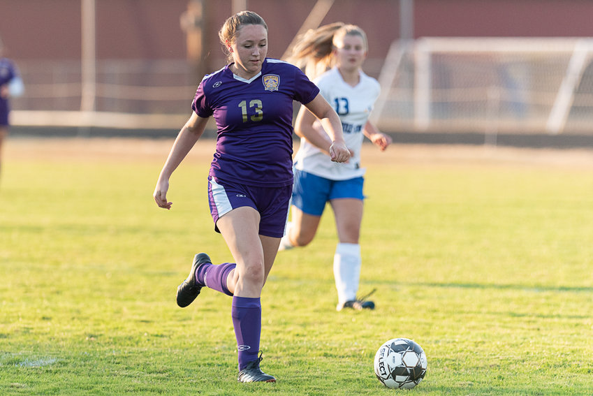 Onalaska's Randi Haight dribbles the ball during the first half of the Loggers' Sept. 26 game against Toutle Lake,
