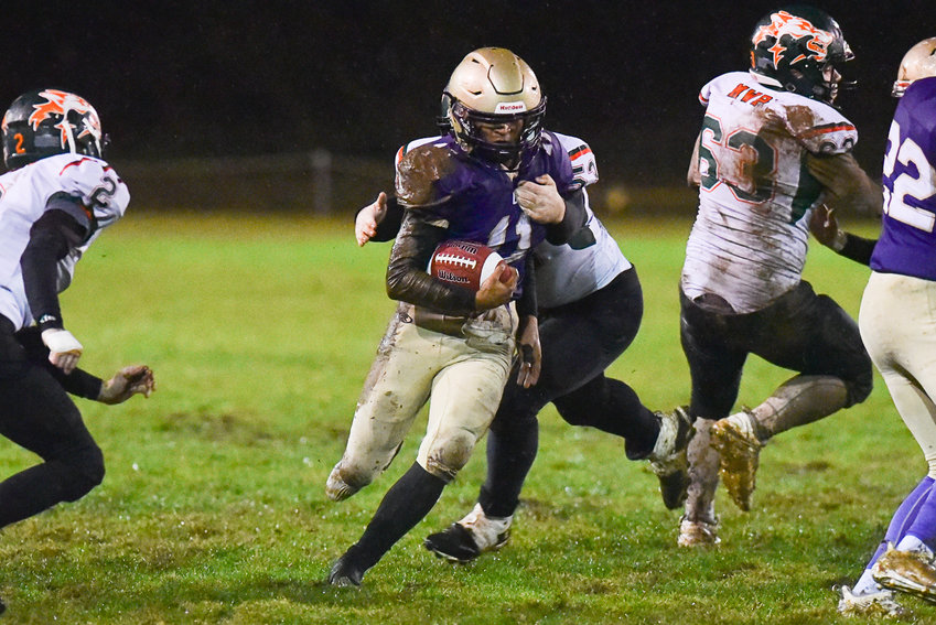Onalaska back Rodrigo Rodriguez takes the ball during the Loggers' 26-8 win over Morton-White Pass in the district crossover on Nov. 3.