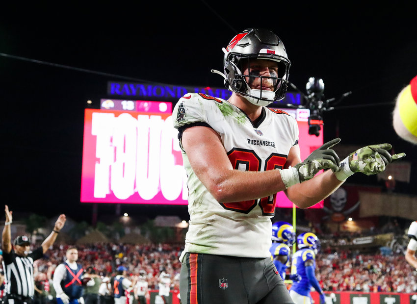 Bucs tight end Cade Otton (88) celebrates his winning 1-yard touchdown reception with nine seconds remaining in the Bucs' 16-13 victory over the Rams.