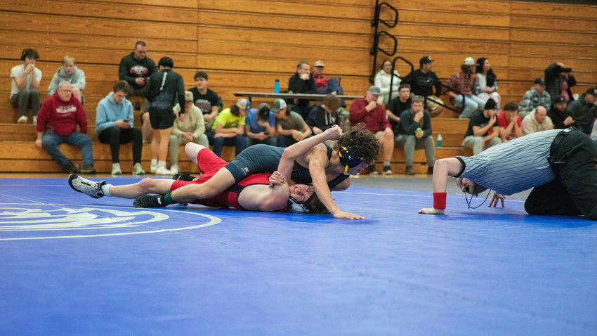 Yelm&rsquo;s Wesley Thompson prepares for impact while wrestling at 113 in Chehalis Saturday night during the Bearcat Invitational.