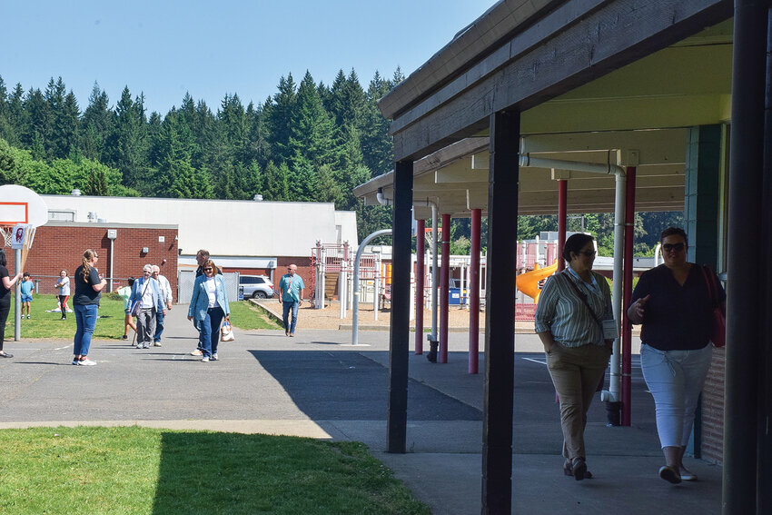 Community members make their way between Laurin Middle School and Glenwood Heights Primary School during the &ldquo;Discover BGPS&rdquo; tour of schools on May 25.
