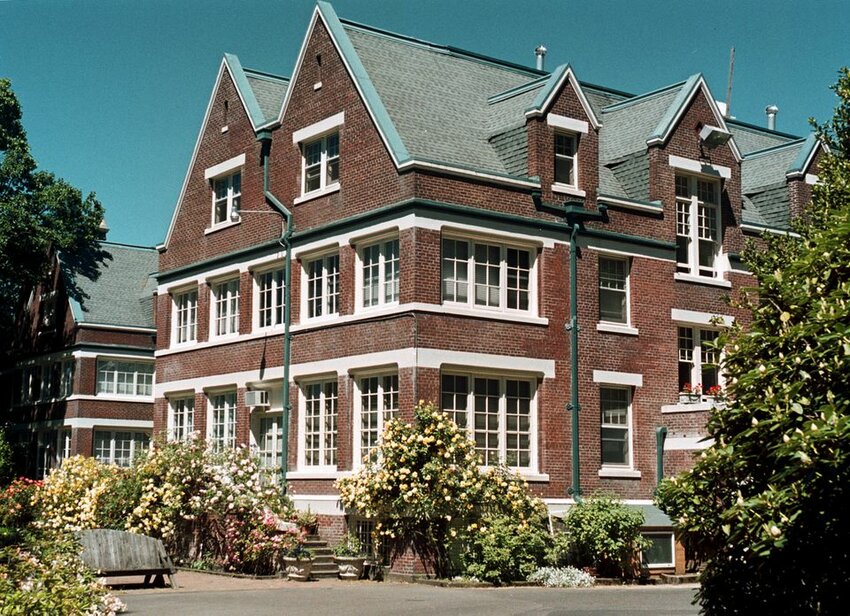 The former site of the Nityananda Institute at Northeast 33rd Avenue and Sandy Boulevard, that J. Michael Shoemaker, known as Swami Chetanananda, ran for decades.