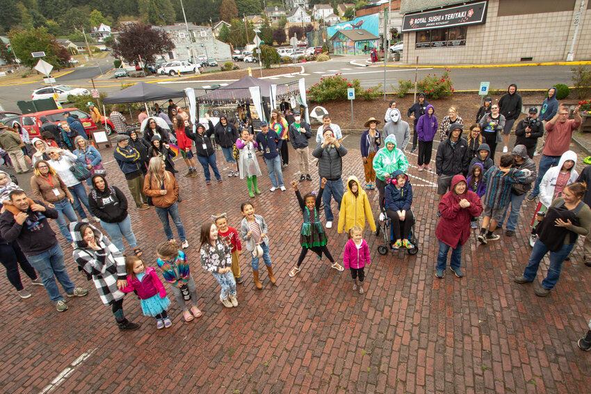 Despite the rain on Saturday, Sept. 23, it didn't stop dozens of people from showing up to the &quot;saucer toss&quot; during the Chehalis Flying Saucer Party this past weekend.