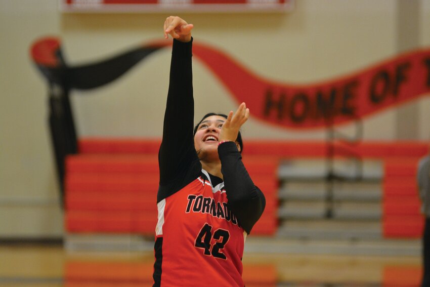 Yelm girls basketball senior Lilli Williams dials into a drill at practice on Nov. 24.