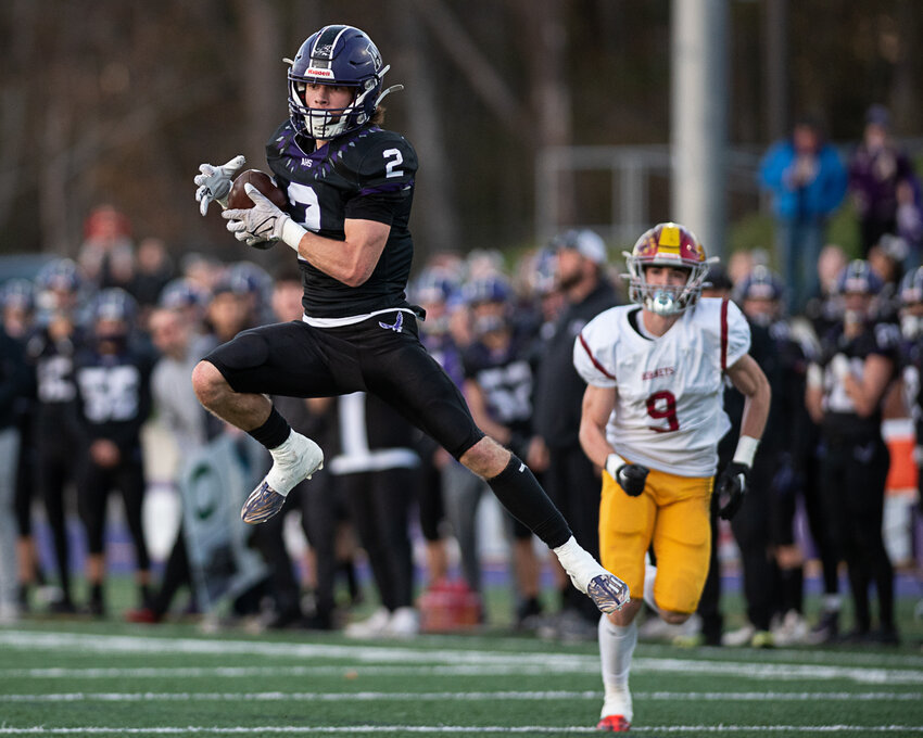 Anacortes&rsquo; Brady Beaner makes a catch before taking the ball to the end zone for a touchdown on Nov. 25 during the first half of a 2A state semifinal football game against Enumclaw.