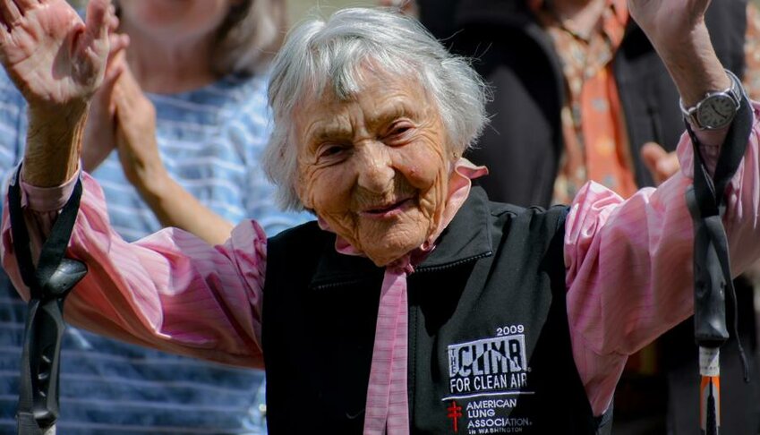 Bronka Sundstrom, ocalała z Holokaustu i zapalona turystka, umiera w wieku 98 lat