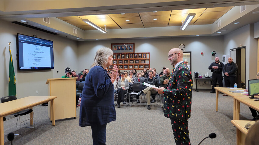 Yelm school district Superintendent Chris Woods swears in Denise Hendrickson during the Dec. 14 YCS board meeting.