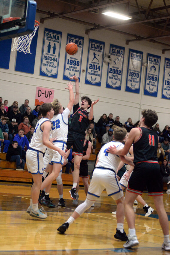 Tenino's Noah Schow (5) scored 26 points to lead the Beavers to a 55-52 win over Elma on Thursday at Elma High School.