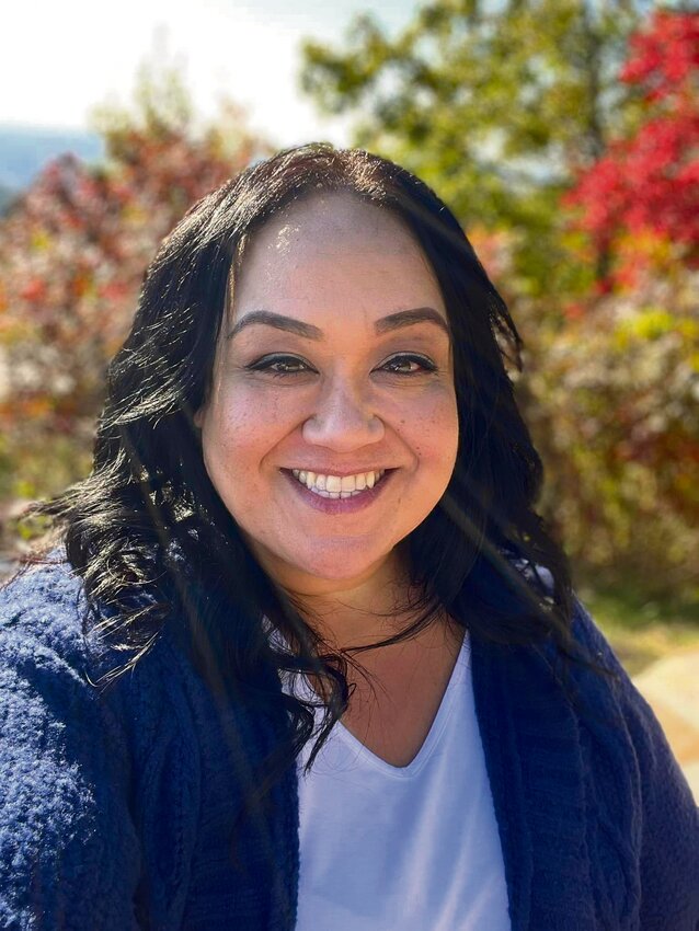 Tina Richardson replaces Amanda Mu&ntilde;oz as the new executive director of the Yelm Chamber of Commerce.