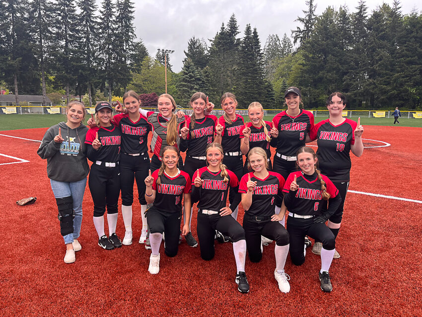 The Mossyrock softball team poses for a photo after defeating Naselle to win the 1B District 4 Championship in Montesano on May 16.