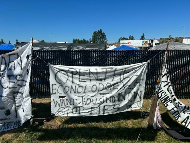 It&rsquo;s been nearly a month since asylum seekers set up camp on property next to State Route 167 in Kent, urging city leaders to let them move into a vacant hotel on Central Avenue.