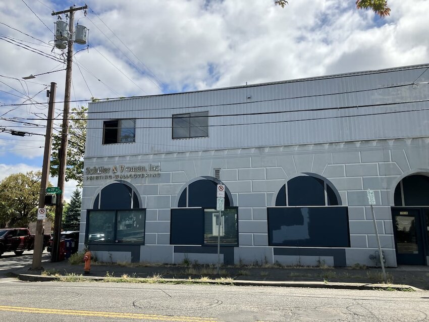 Portland police estimate that 50 to 70 people took furniture from a warehouse at the corner of Northwest 25th Avenue and Vaughn Street after 51-year-old Shannon Clark put a sign in front of the building saying the items inside were free.