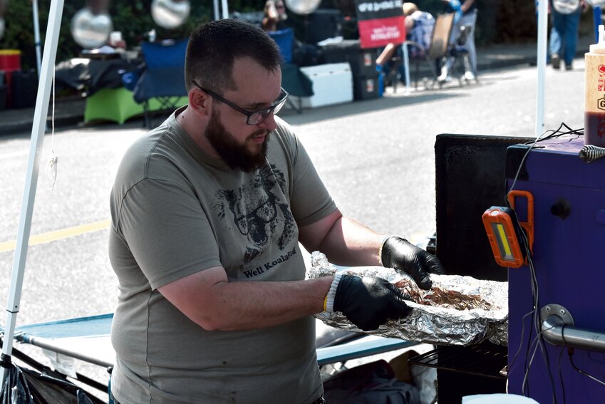 Cody Leslie, 2023 Amateur Andy grand champion, prepares his smoked meat on Saturday, July 27, at the Nisqually Valley Barbecue Rally.
