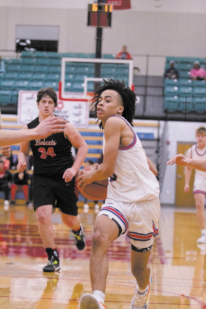 Moberly’s Jaisten Payne drives the ball en route to scoring a game-high 23 points for the Spartans in their 57-51 loss to Bowling Green Thursday.